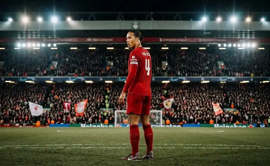 Virgil van Dijk in een rood Liverpool-shirt met de aanvoerdersband in een verlicht stadion.